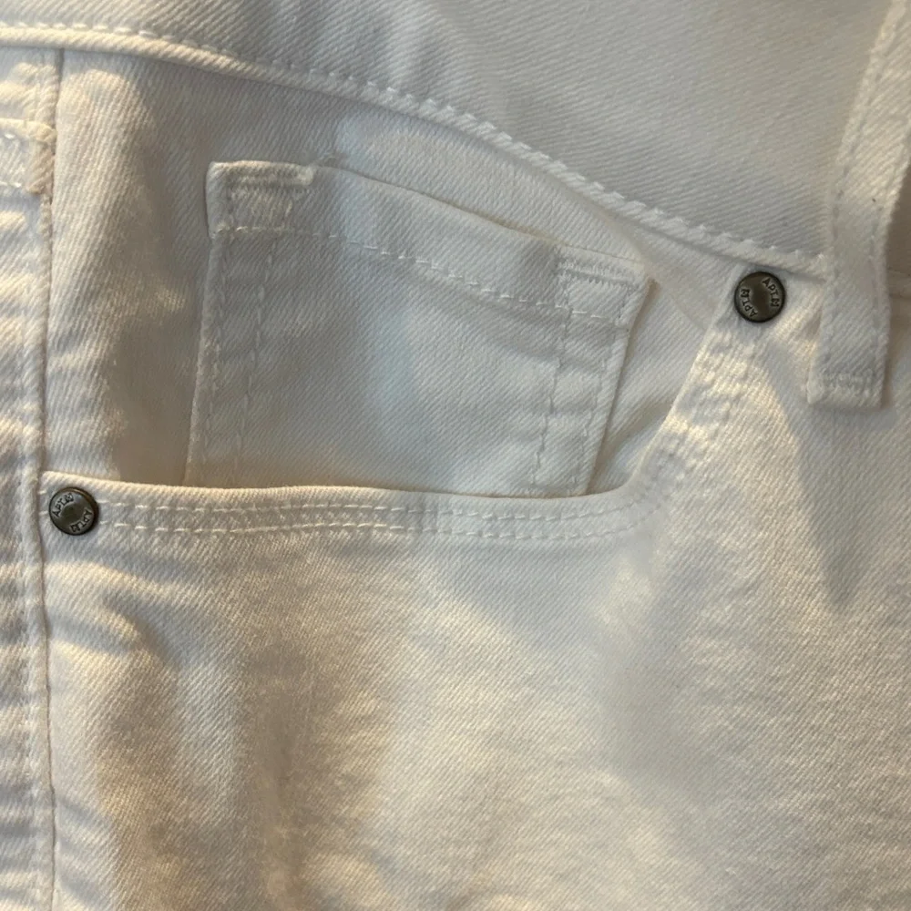 Apt. 9 Women's White Cuffed Capri Jeans Size 12 - Picture 6 of 10